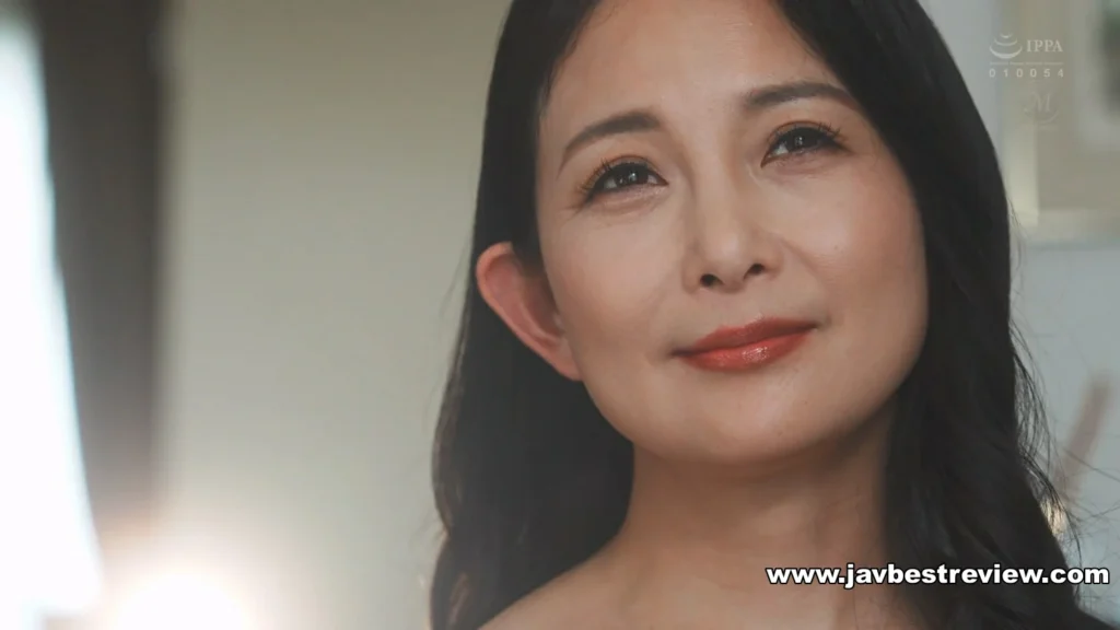 ROE-186 Was Captivated By My Beautiful Aunt Wearing High Quality Corrective Underwear. Exclusive Momoko Isshiki's Beautiful Curves Will Make You Sigh.