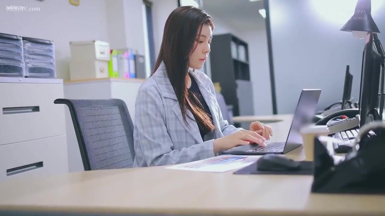 D:\jav best review\1050~1099\1083 zhi文 done\新建文件夹\STARS-894 女朋友的变态脸只有我自己知道在公司里以美丽著称的K桑还有秘密的办公室恋情人们认为她是\Image14.jpg